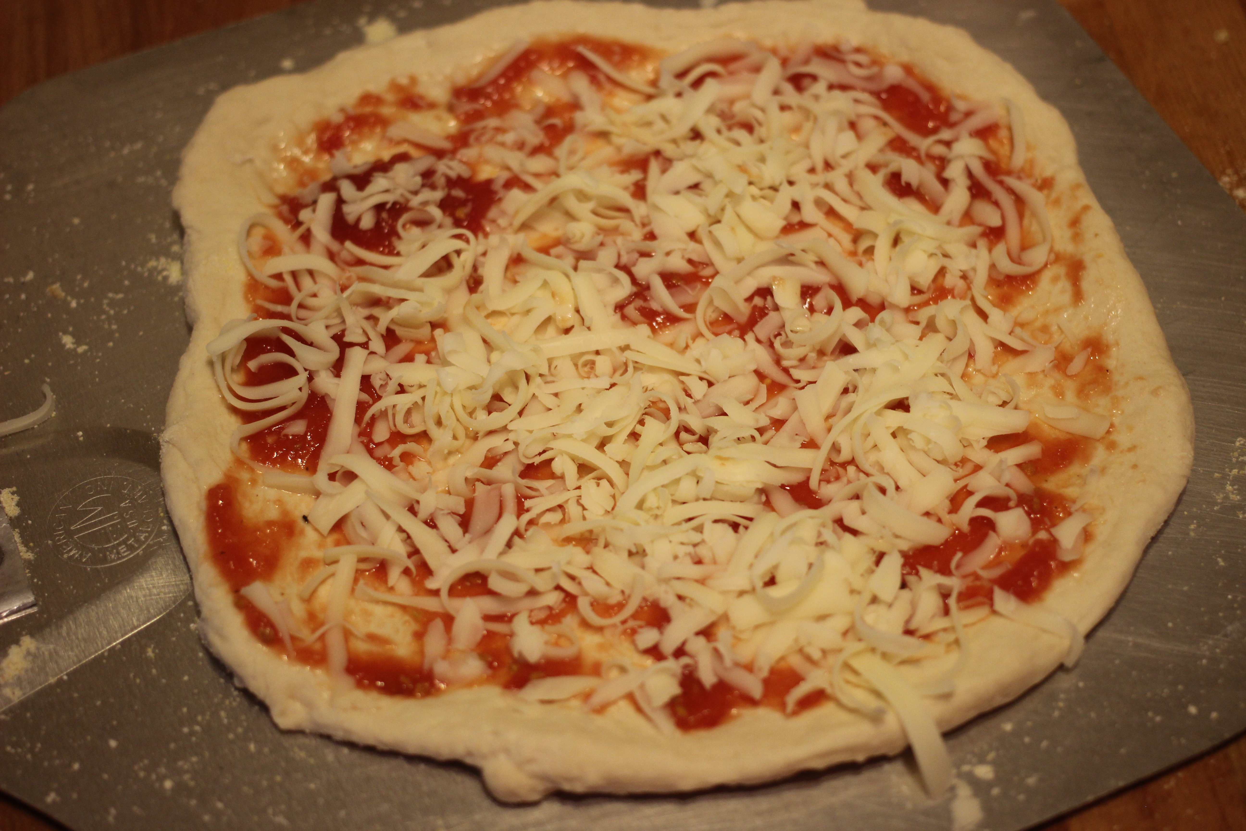 Plain cheese pie to before entering the oven to give an idea how much cheese and sauce are appropriate.